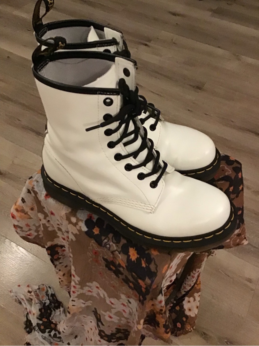 Dr. Martens 1460 White Smooth Leather Boots | Size 9 | Like New / EUC - Picture 6 of 13
